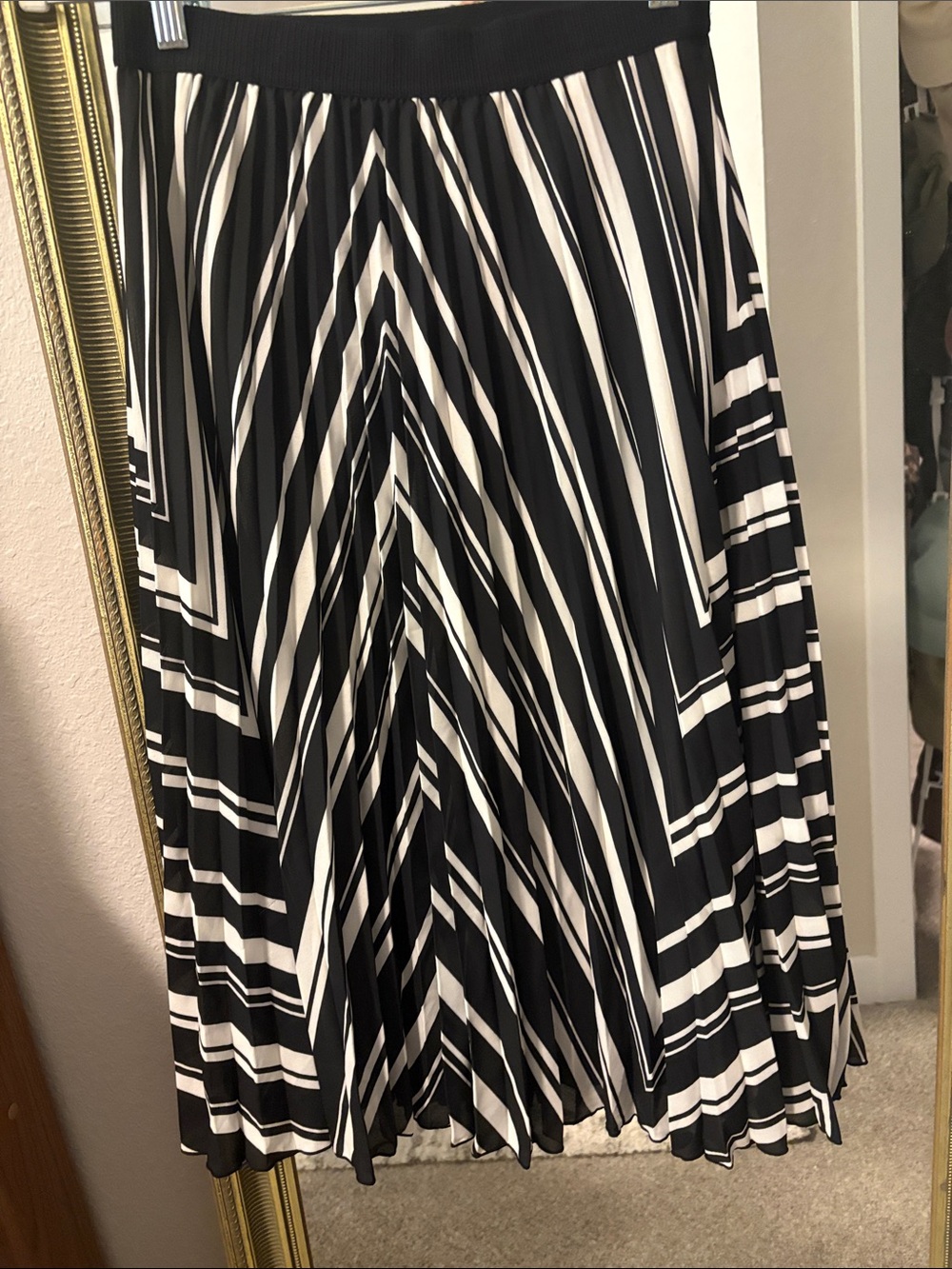 H&M Black and White Striped Circle A-line Skirt size 6 - new with tag